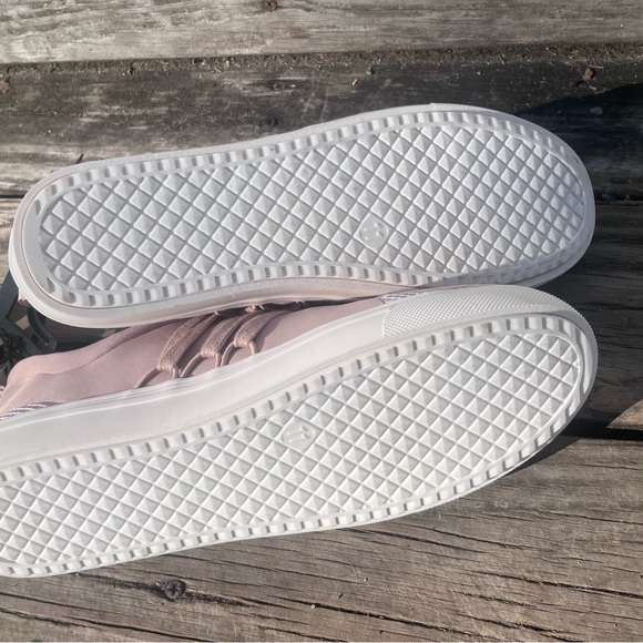 BIG BUDDHA WOMENS 11 ATHLETIC SHOES NWT - Picture 3 of 11